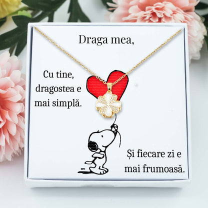 Colier pentru iubita ta cu floare rotativa – cadou cu mesaj special