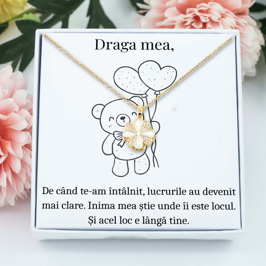 Colier pentru iubita ta cu floare rotativa – cadou cu mesaj special